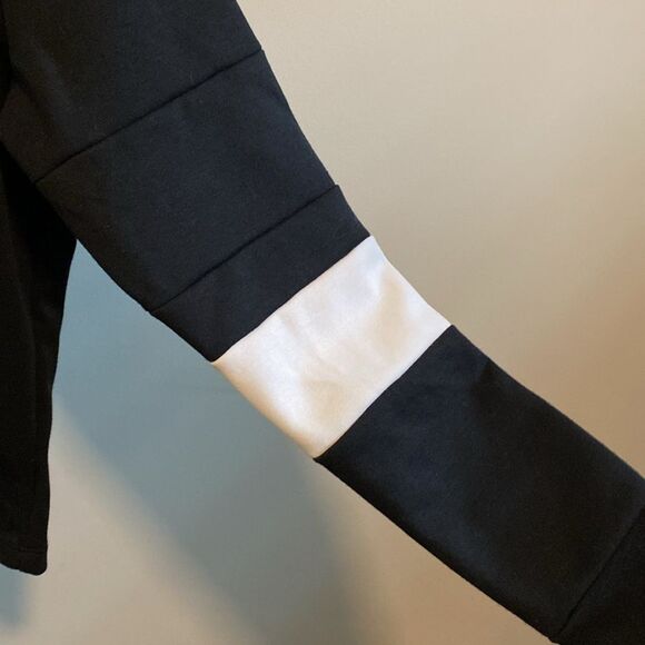 Onzie Flow Blocked Crew sweatshirt. S/M. Black and white. - Picture 4 of 5